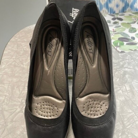 Trotters Black Wedged Round Toe Comfort Slip On Shoes Size 6 - Picture 2 of 7